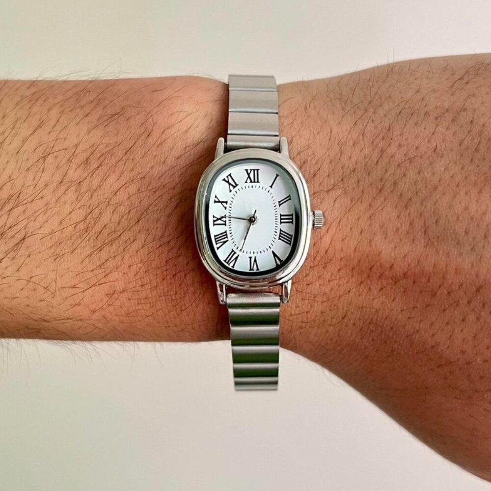 2000s vintage style silver round old money stainless steel watch